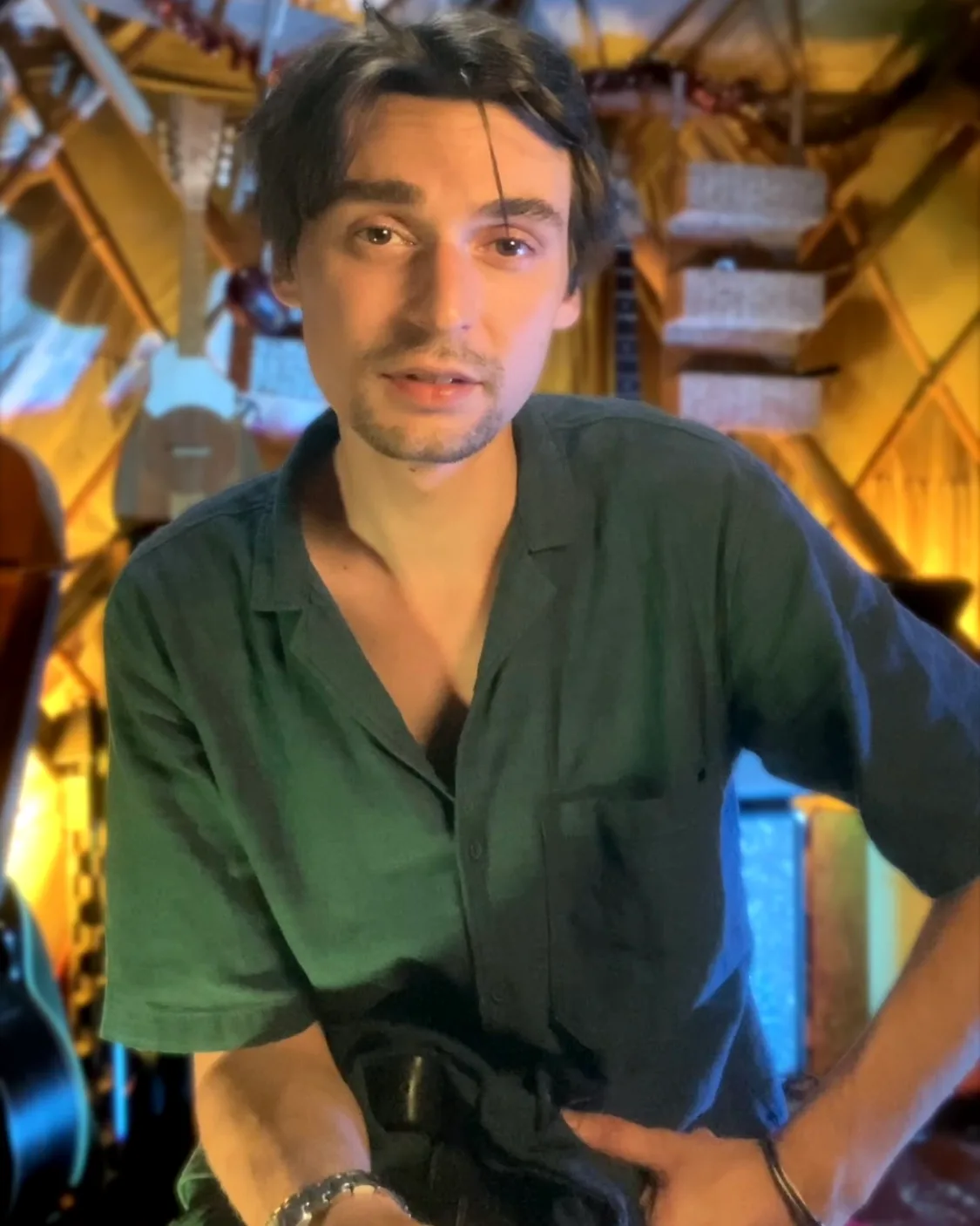 Adrien Stary, musicien compositeur et régisseur son et lumière